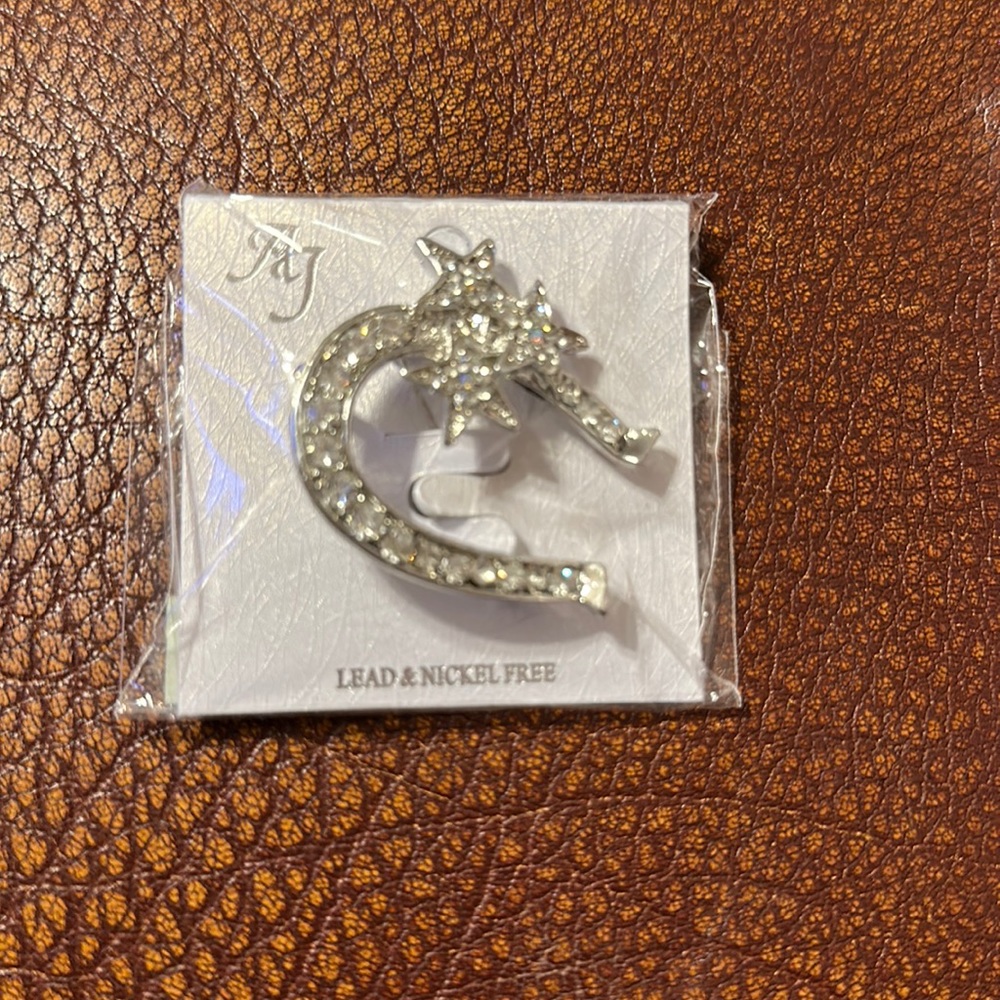 VINTAGE NEW AJ LEAD & NICKEL FREE WOMENS BROOCH OR PENDANT SILVER COLOR